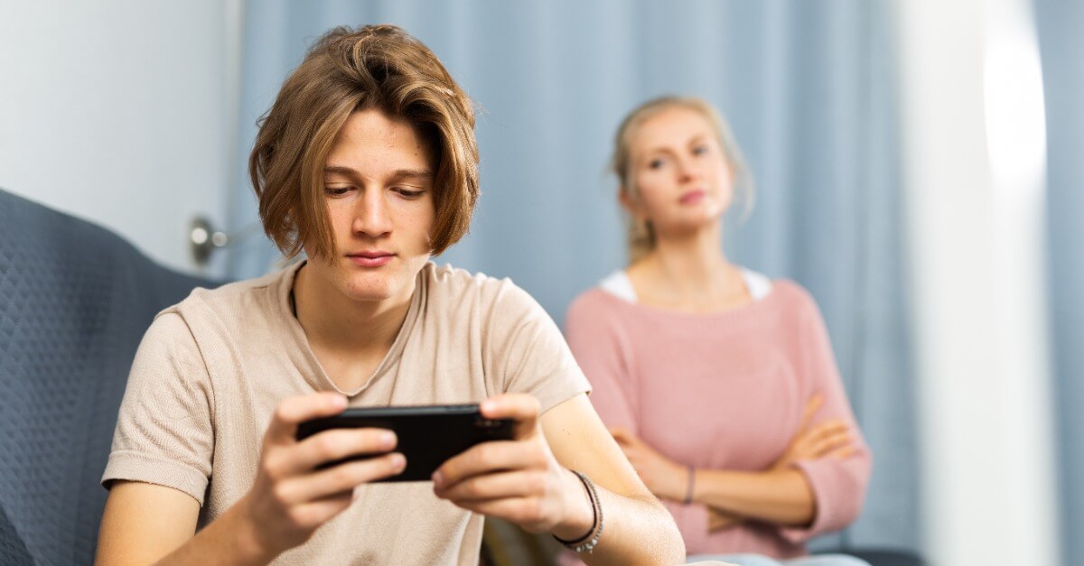 Phubbing: když vás dítě ignoruje telefonem - Dvojklik - Phubbing And Its Effects On Kids' Online Access