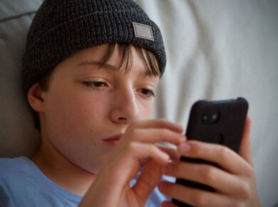 Výhody a nevýhody školních skupinek na WhatsAppu.